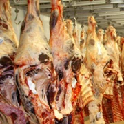 În judeţul Alba există cel puţin trei firme de renume, producătoare de mezeluri din carne de porc