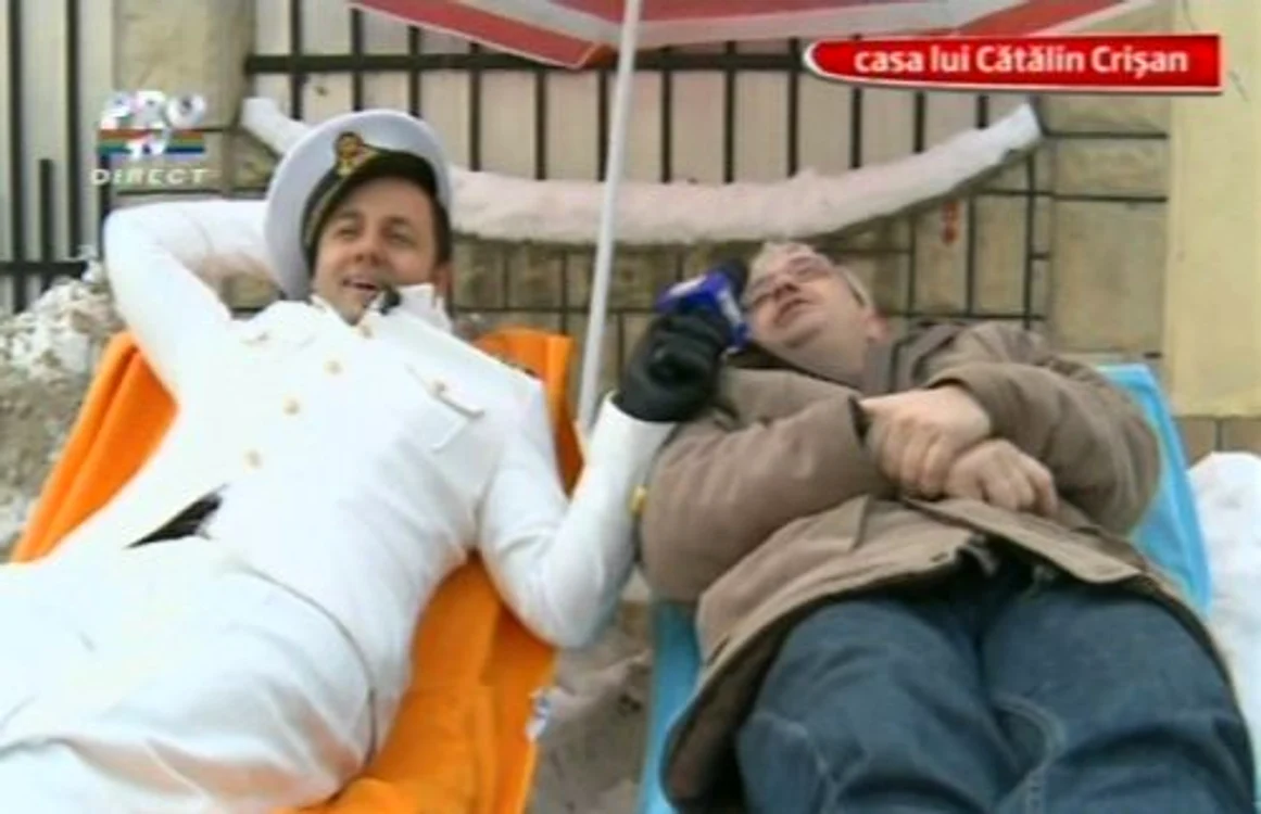 Măruţă a amenajat o plajă în faţa casei lui Cătălin Crişan (Foto: captură video ProTV)