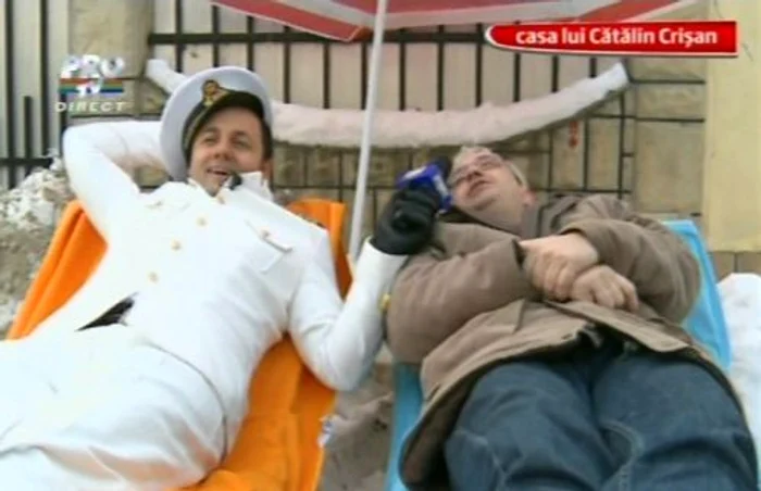 Măruţă a amenajat o plajă în faţa casei lui Cătălin Crişan (Foto: captură video ProTV)