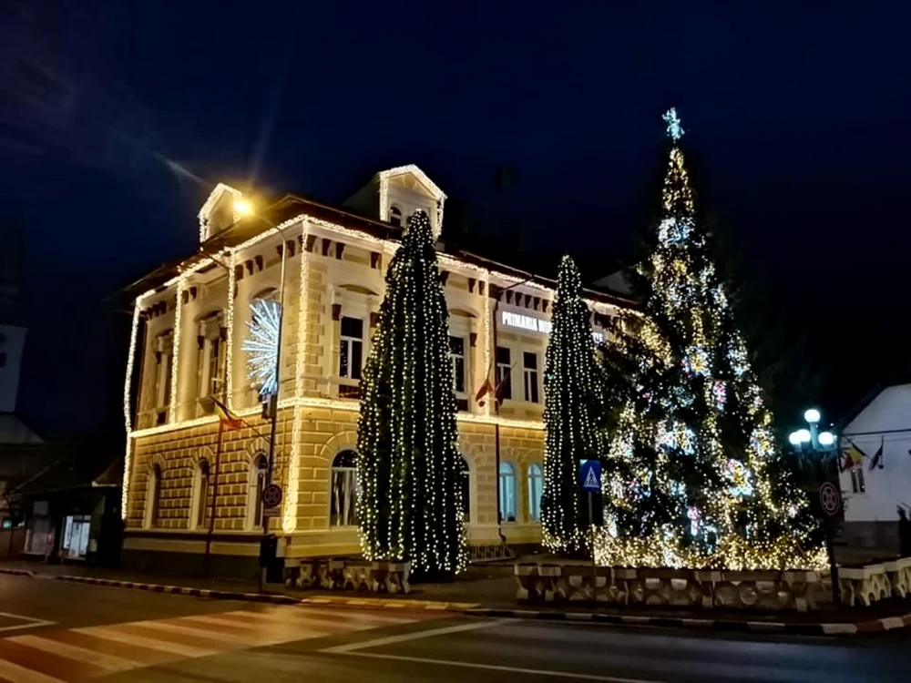 Primăria Săcele stinge mai devreme iluminatul festiv FOTO Primăria Săcele