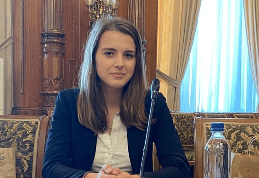 Eleva care a sesizat Avocatul Poporului pentru că Sorin Cîmpeanu i-a tăiat bursa socială