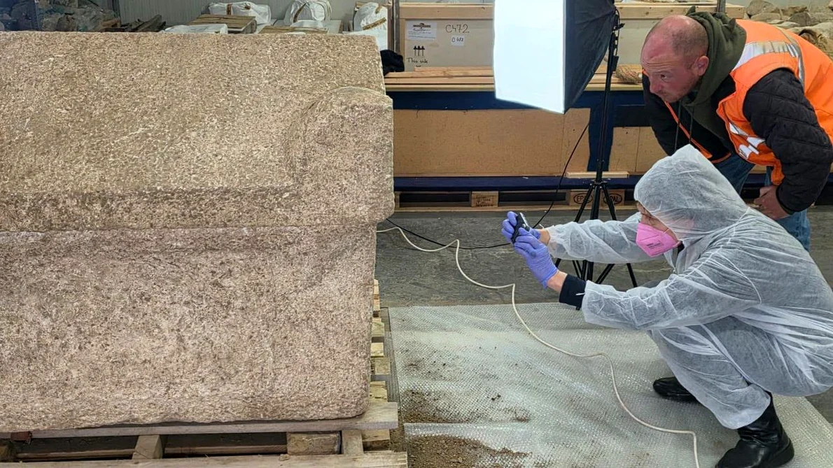 Un sarcofag roman intact, aparținând unui copil, descoperit la marginea de nord a necropolei tomitane