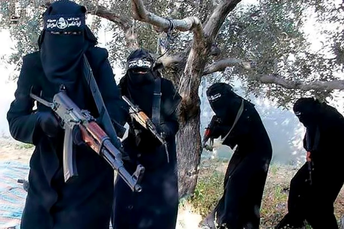 
    Brigada Al-Kahnsa terorizează un oraș sirianFoto: mirror.co.uk  