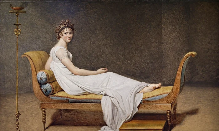 Portretul doamnei Récamier, pictat de Jacques-Louis David (1800), aflat în patrimoniul Muzeului Luvru din Paris (© Wikimedia Commons)