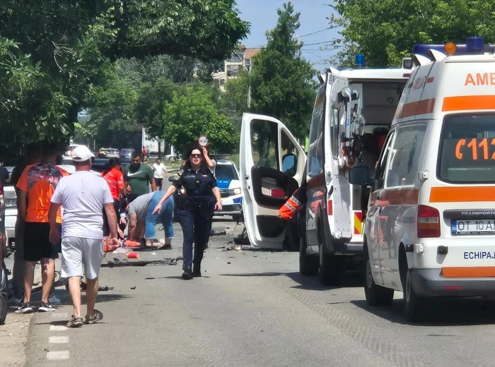 FOTO Accident grav pe E 574, la ieșire din Balș. Un copil de 12 ani este resuscitat