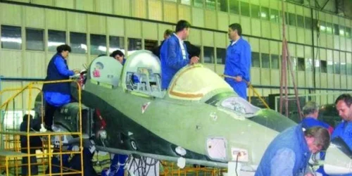 Fabrica de Avioane din Craiova are datorii de peste 20 de milioane de euro către stat