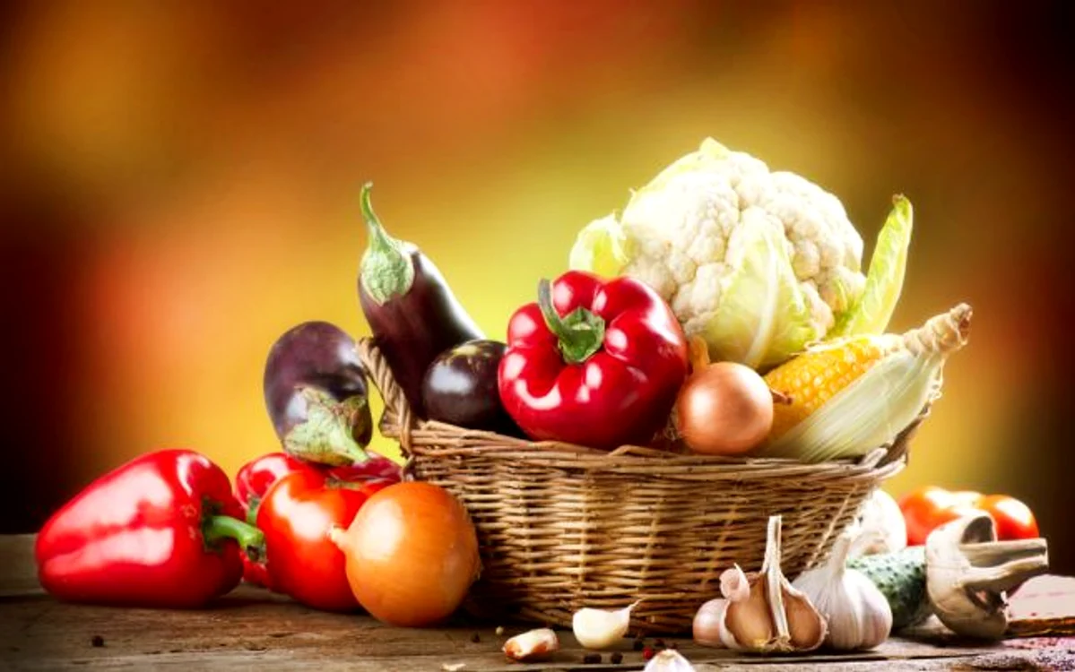 Fructele şi legumele perfecte pe care le cumpărăm din comerţ ne pot face mai mult rău decât bine