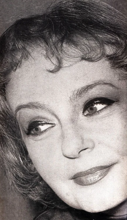 Sanda Toma a interpretat roluri memorabile pe scenele Teatrulului National Craiova, Teatrul de Comedie, București, Teatru Național de Televiziune și Teatrul National din București.