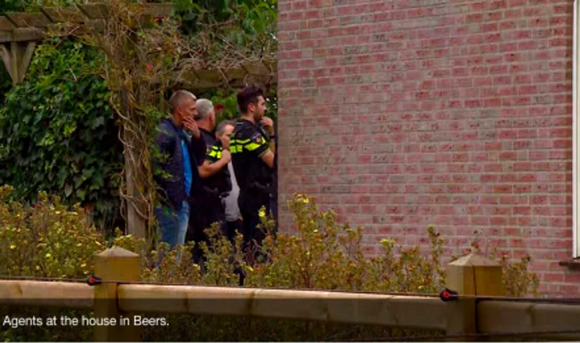 Anchetatori la casa lui Joop Visscher olandezul pedofil Sursa omroepbrabant.nl