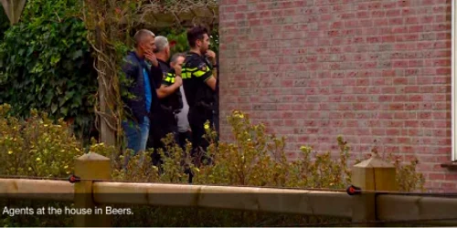 Anchetatori la casa lui Joop Visscher olandezul pedofil Sursa omroepbrabant.nl