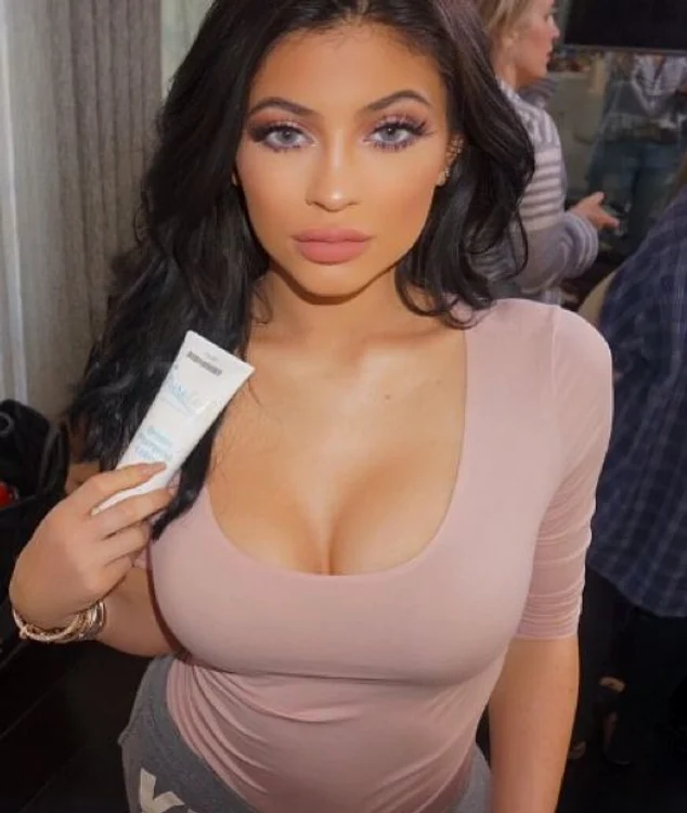 Kylie Jenner Sexy 1 jpeg