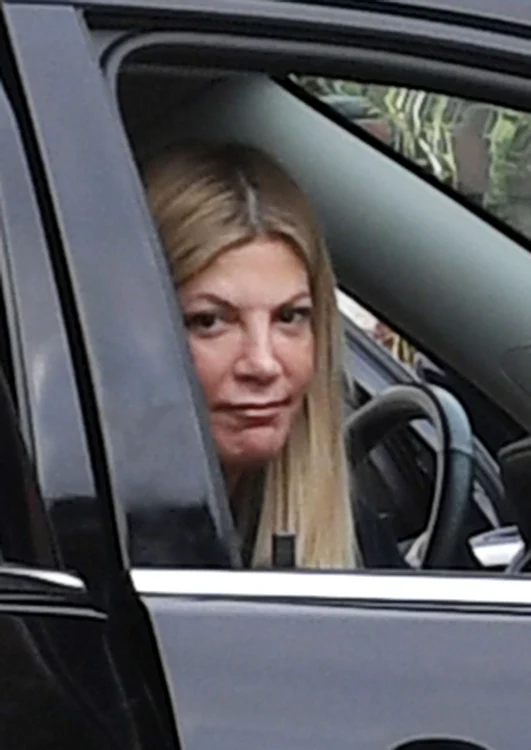 Tori Spelling a fost fotografiată plângând în mașinăFoto: Profimedia