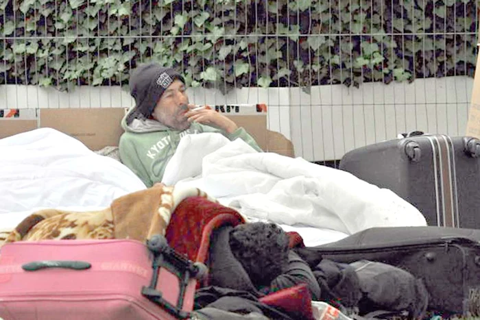 Femeile strâng aşternutul,  iar bărbaţii... dau indicaţii (Foto: reuters)