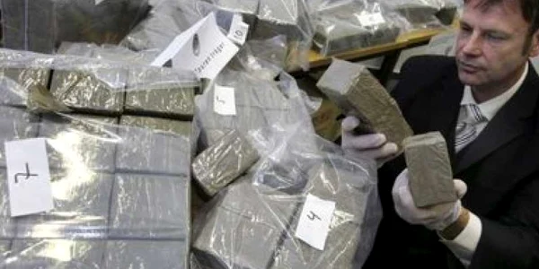 O tonă de haşiş confiscată de Poliţia Afgană