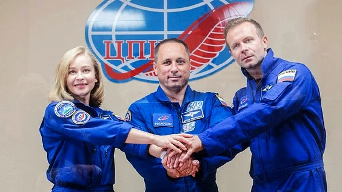 Iulia Pressild, regizorul Klim Cipenko și cosmonautul Anton Șkaplerov