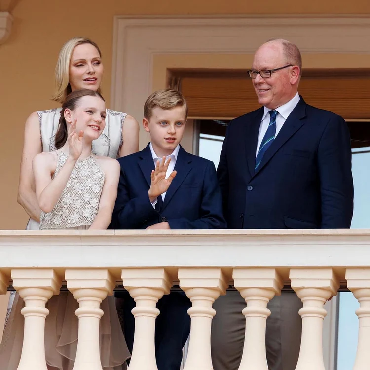 Charlene, Albert și copiii de Sf Ioan 3 jfif