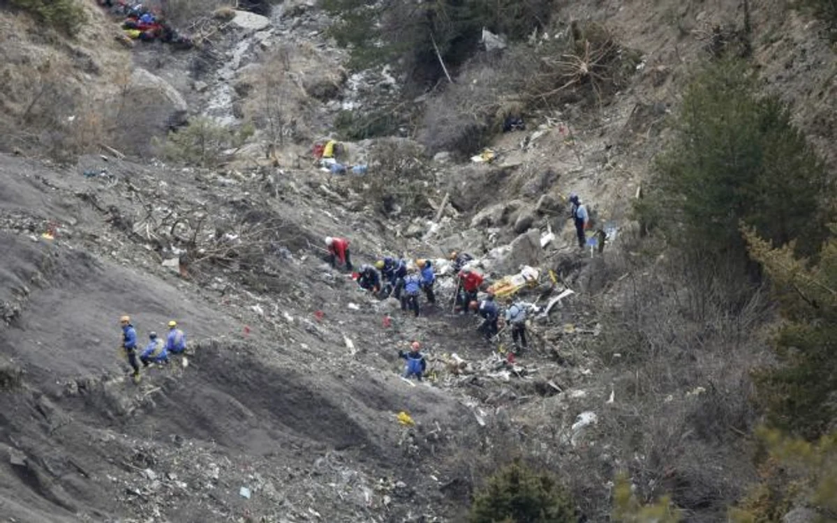 
    Avion prăbușit în Franța: Anchetatorii au o misiune foarte dificilă din cauza terenului accidentatfoto> AP  