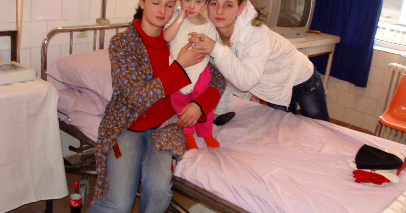 Mătuşile au vizitat-o pe Andreea la spital