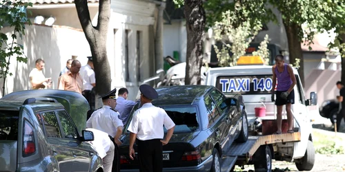 Poliţia investighează motivul deflagraţiei