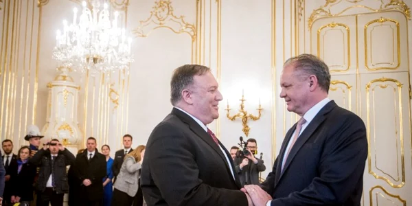 Mike Pompeo si presedintele slovac Andrej Kiska FOTO AFP