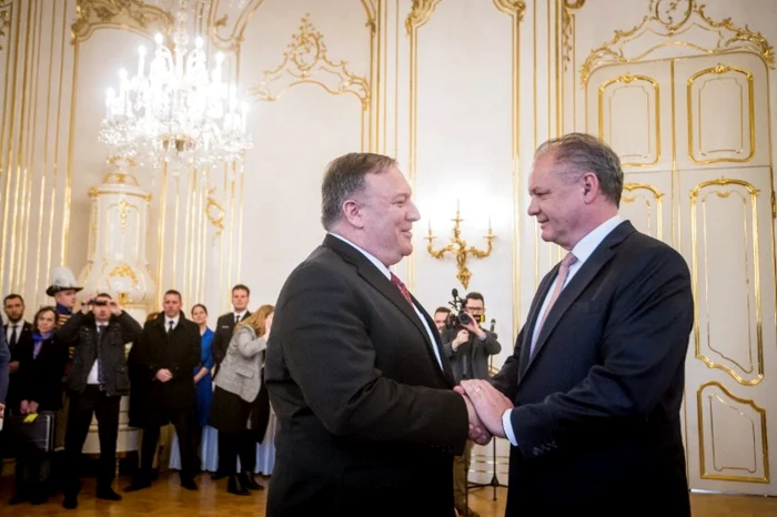 Şeful diplomaţiei americane Mike Pompeo şi preşedintele Slovaciei Andrej Kiska FOTO AFP