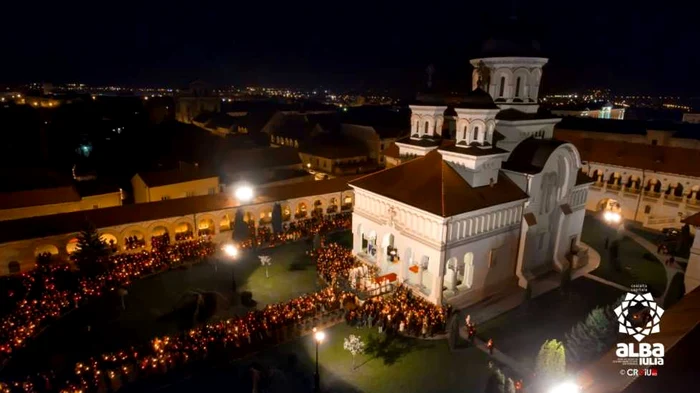 Mii de oameni au participat la slujba de la Catedrala Încoronării. Foto: Lucian Craiu