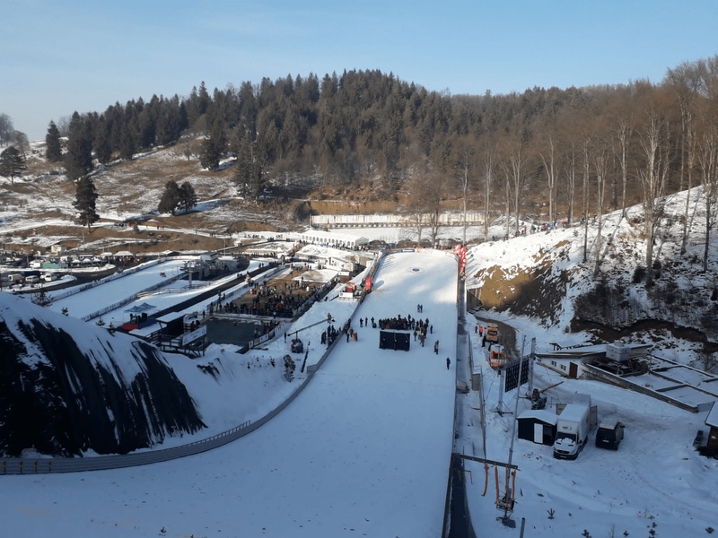 Cupa Mondială de Sărituri cu Schiurile de la Râșnov se vede în direct la TVR 3