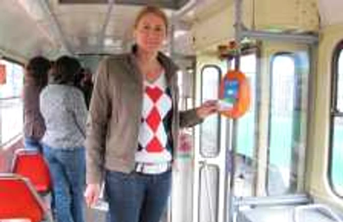 Validarea cardurilor se va face la urcarea în tramvai sau autobuz