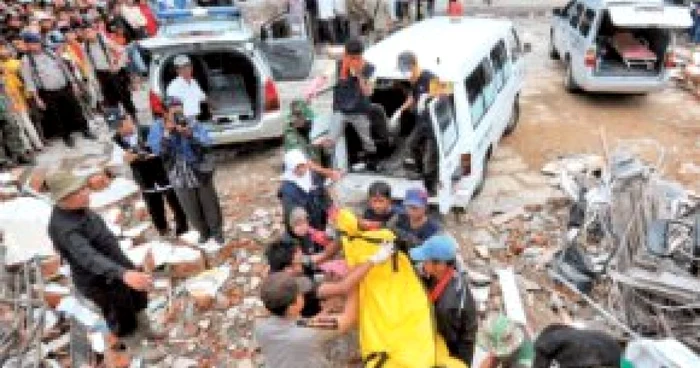 UPDATE VIDEO Taifun în Japonia: 2 morţi şi 46 de răniţi