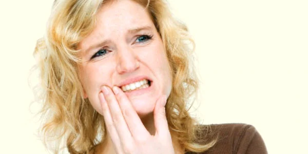 Durerea dentară poate fi prevenită prin evitarea băuturilor acidulate, reci sau fierbinţi