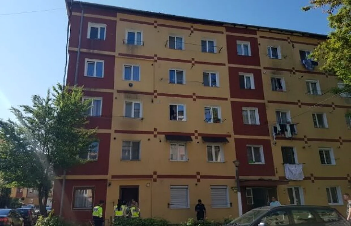 Tânăra a căzut e la etajul patru FOTO Expressdebanat.ro