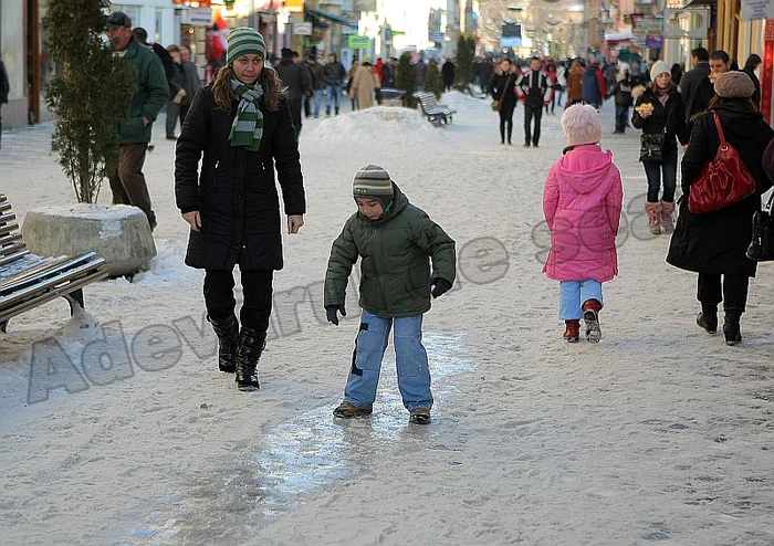 Brasov: Patinoar pe strada Republicii