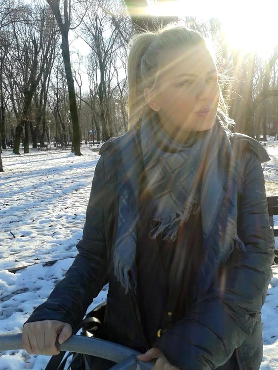 Cristina Dochianu a ieşit cu micuţa la plimbare în parc