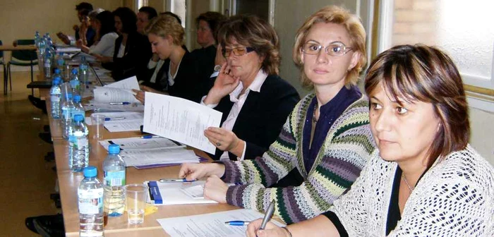 Edilii vor trebui să se mulţumească cu birotica din anii trecuţi