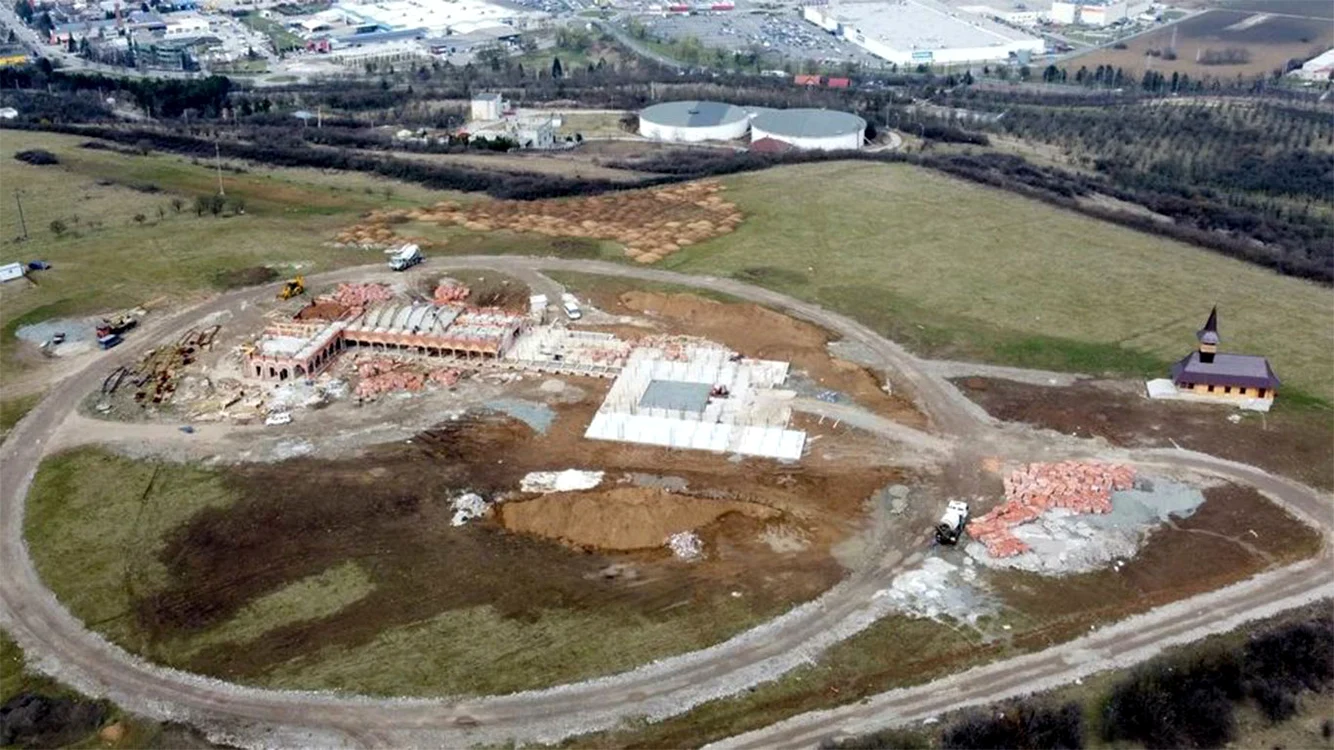 Pe şantierul aşezământului monahal se lucrează de zor