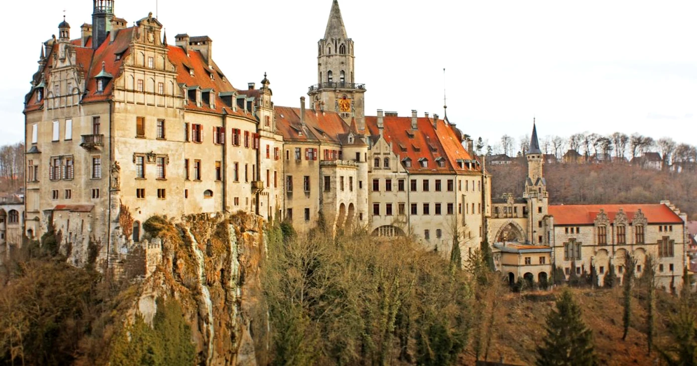 Castelul Sigmaringen FOTO wikipedia.de, schloss-sigmaringen.de