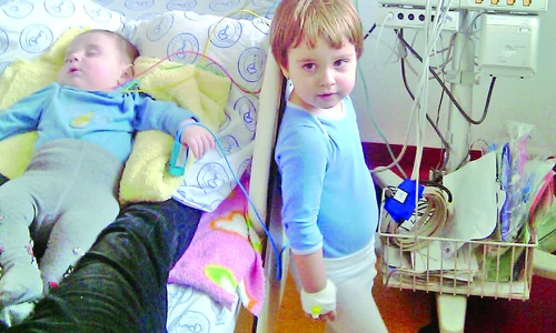 Ieri, Selena şi a  luat “la revedere”  de la frăţiorul său jpeg