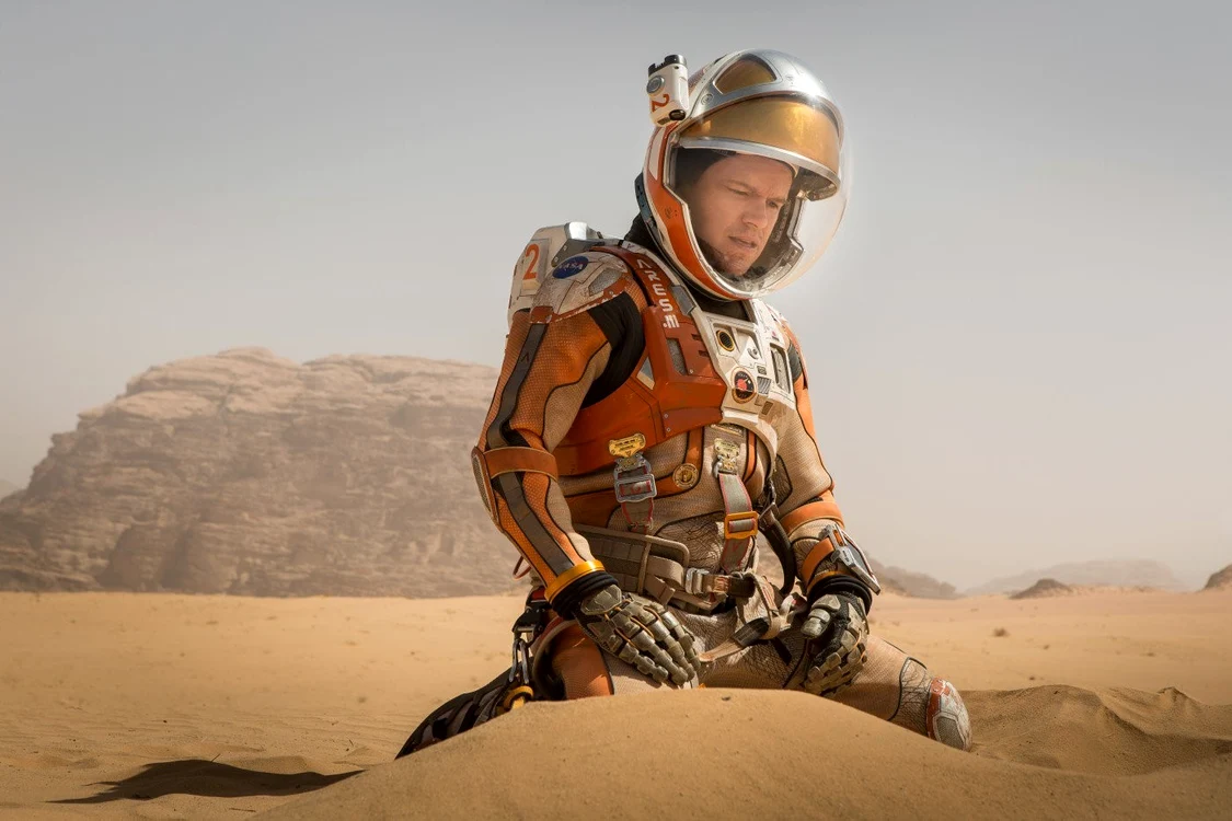 Matt Damon îl interpretează pe astronautul Mark Watney rămas
singur pe planeta Marte FOTO cinemagia.ro