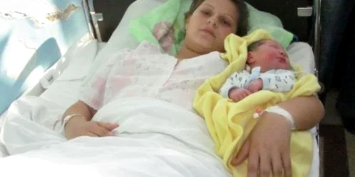 Minora a declarat că nu are cu ce să îşi crească fetiţa 