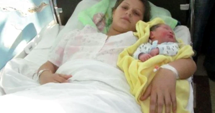 Minora a declarat că nu are cu ce să îşi crească fetiţa