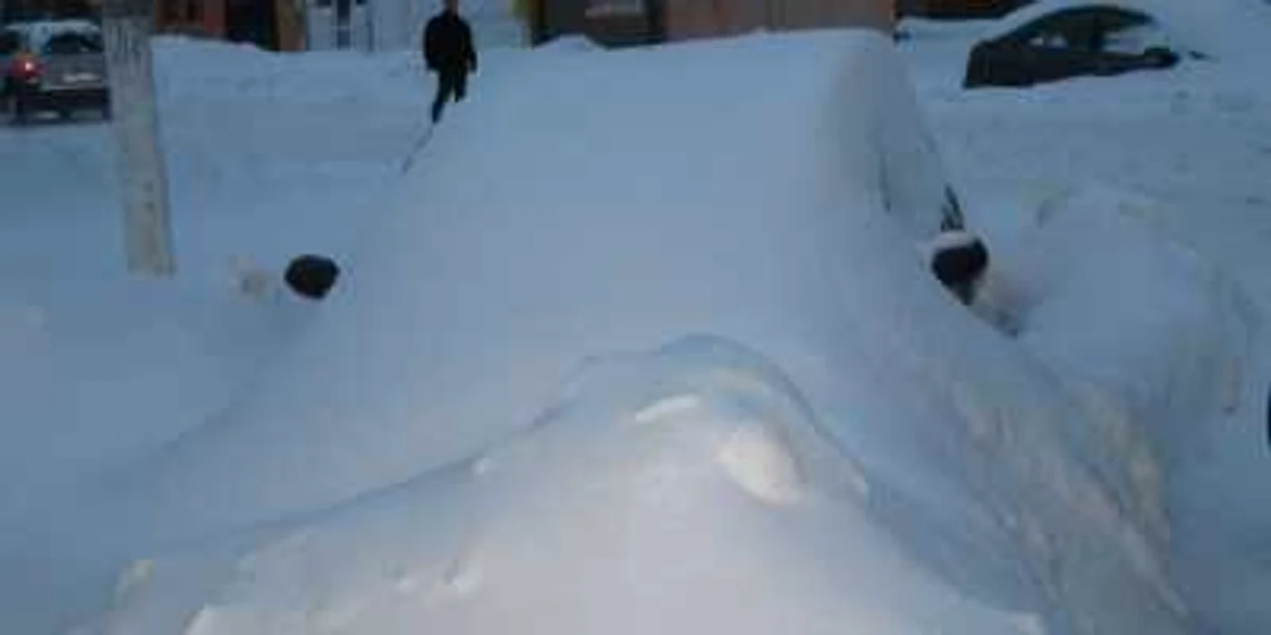 Autorităţile speră că vor deschide cele şase drumuri până la ora 12.00 (foto arhivă)