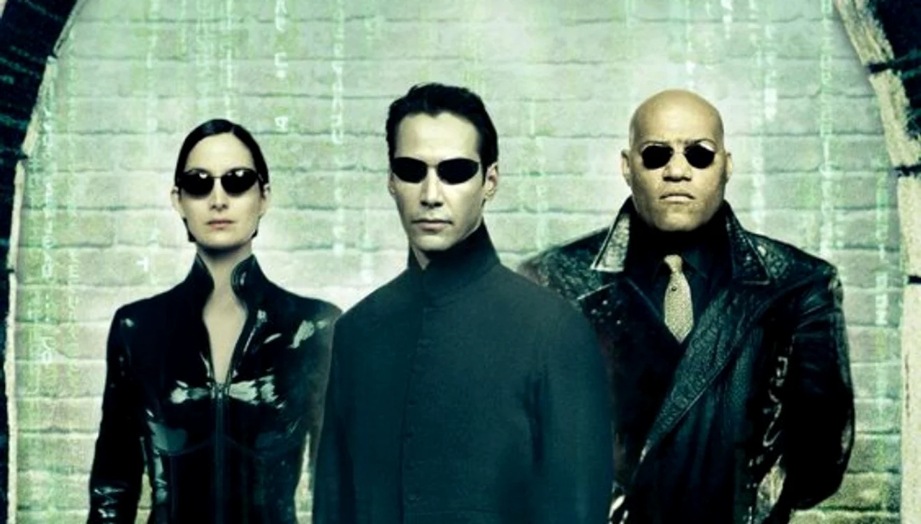 Carrie-Anne Moss, Keanu Reeves și Laurence Fishburne în rolurile din Matrix