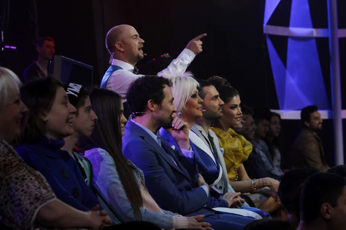 Juriul s-a mutat în public