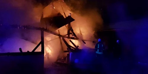 Incendiu Mihoveni. FOTO ISU Suceava