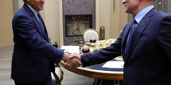 Francois Fillon primit de Vladimir Putin la resedinta sa de la Novo-Ogariovo FOTO EPA-EFE