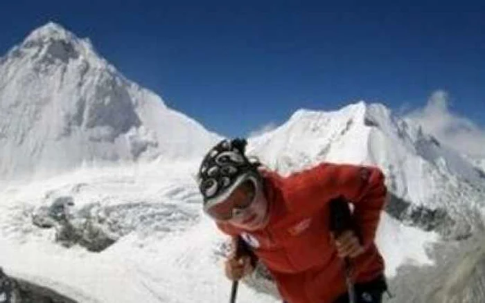 Braşov: EXCLUSIV/Crina, alpinista de 14 ani, urcă astăzi la 6.600m pe vârful Cho Oyo din Nepal