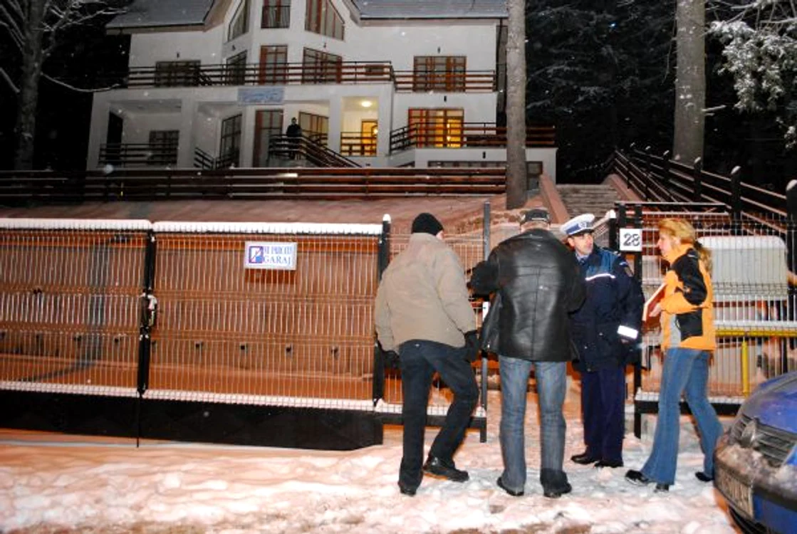 Braşov: Criminaliştii au împânzit locul crimei Foto: Bogdan Crăciun