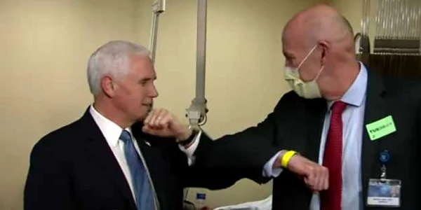 Mike Pence vizitand un spital in plina pandemie de coronavirus neavand masca Captura YouTube