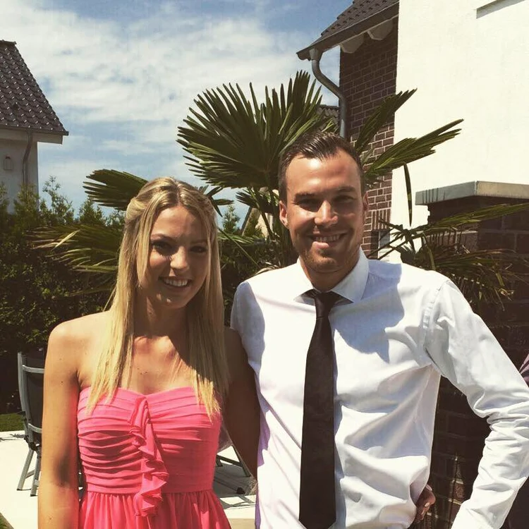 
    Kevin Großkreutz şi Caro fac un cuplu perfect şi datorită toleranţei de care fotbalistul dă dovadă în faţa iubitei saleFoto Click!  