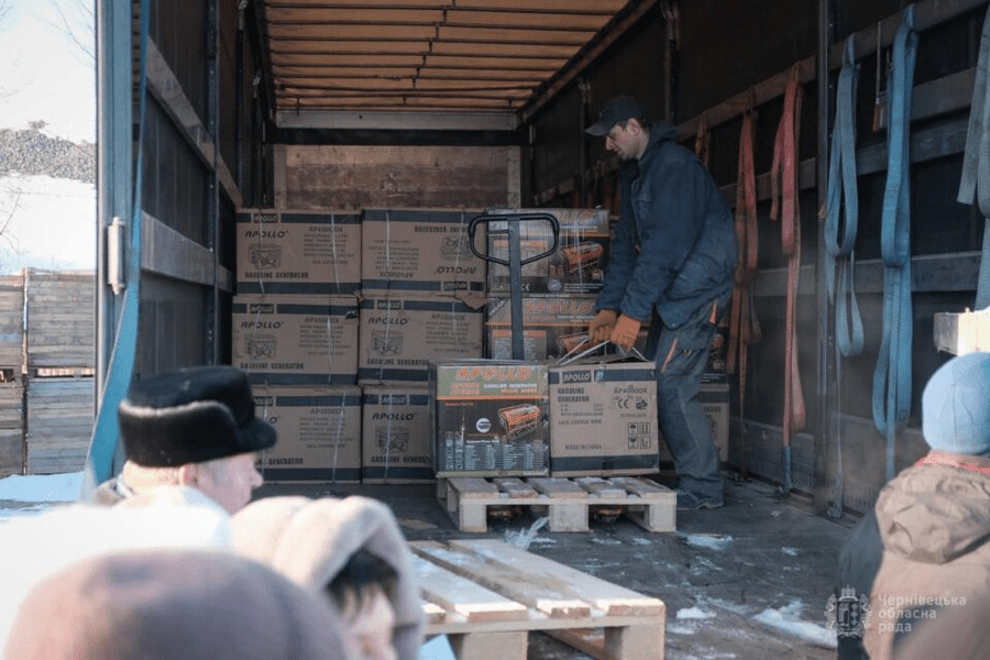 Antreprenorii români au donat sute de generatoare și calorifere electrice regiunilor Cernăuți, Harkov și Herson
